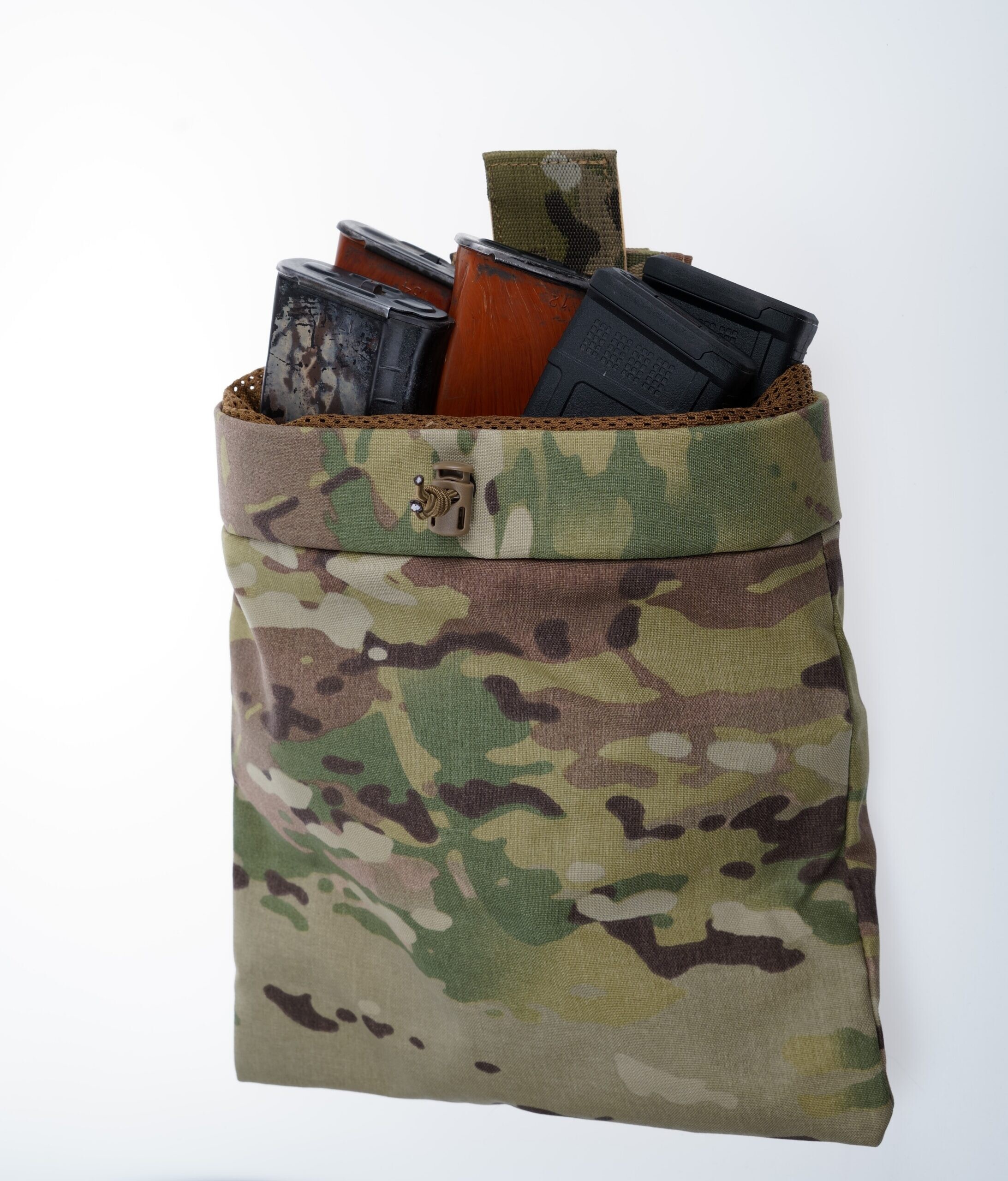 Avis Gear Dump Pouch filled with magazines Avis Gear Dump Pouch filled with magazines